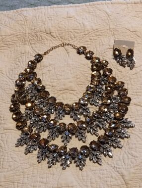 Source Unknown Gold and Clear Crystal Bib Necklace with Matching Earrings